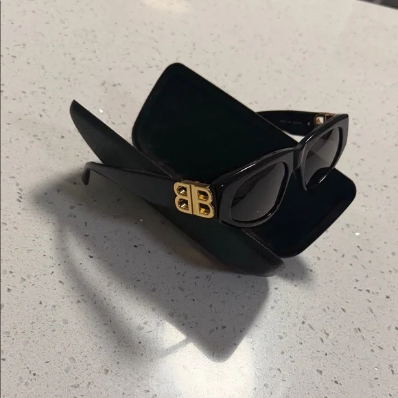Balenciaga Black Rectangular Sunglasses with Case - Picture 3 of 6